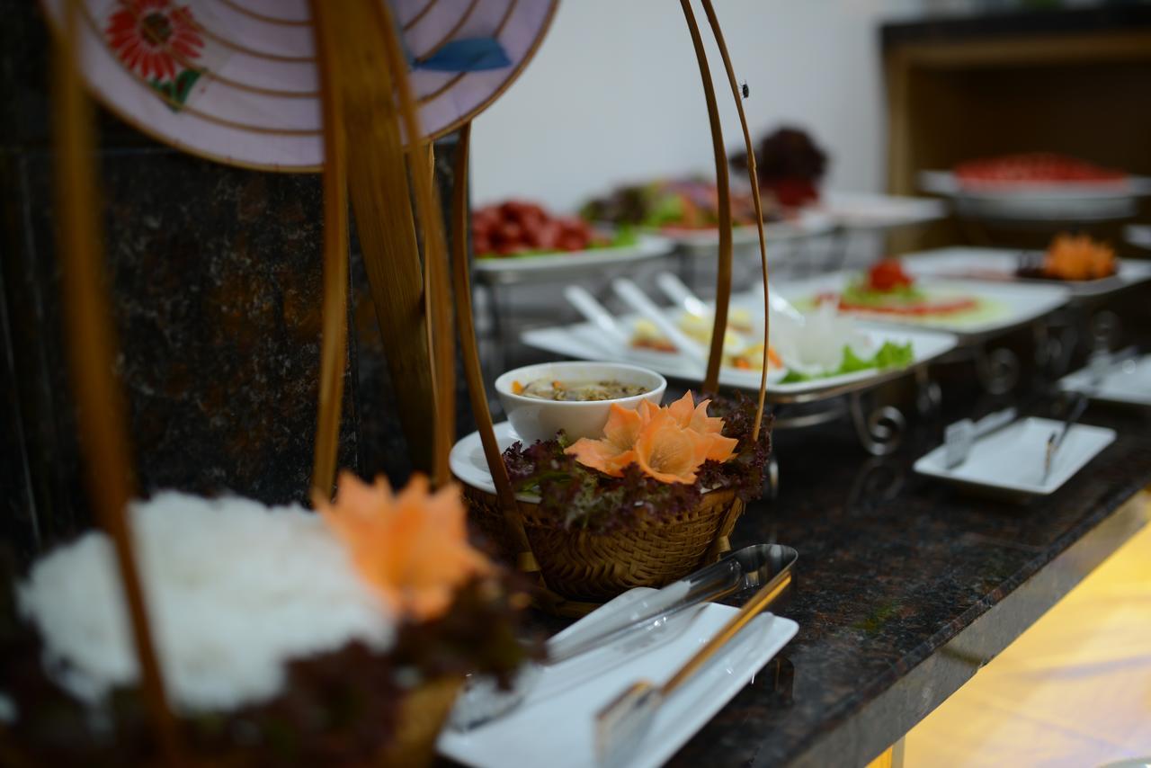 Blue Hanoi Inn Luxury Hotel Buitenkant foto