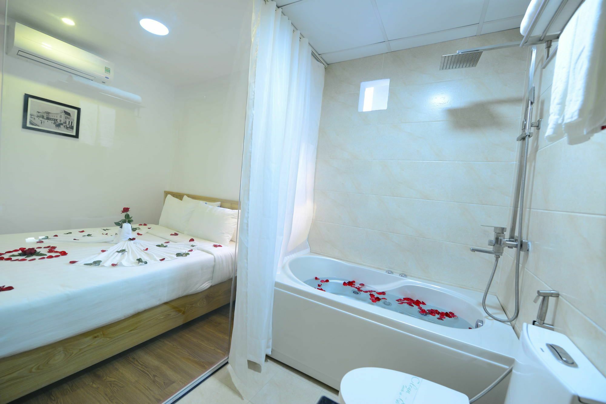 Blue Hanoi Inn Luxury Hotel Buitenkant foto