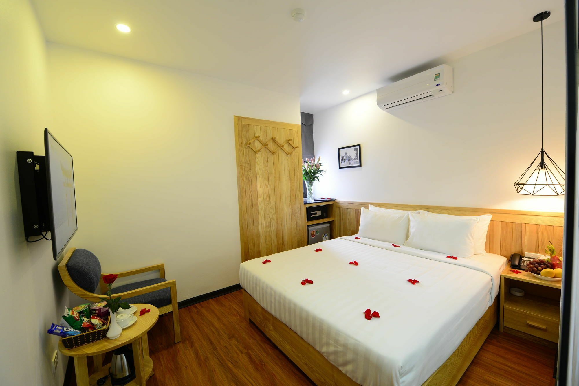 Blue Hanoi Inn Luxury Hotel Buitenkant foto