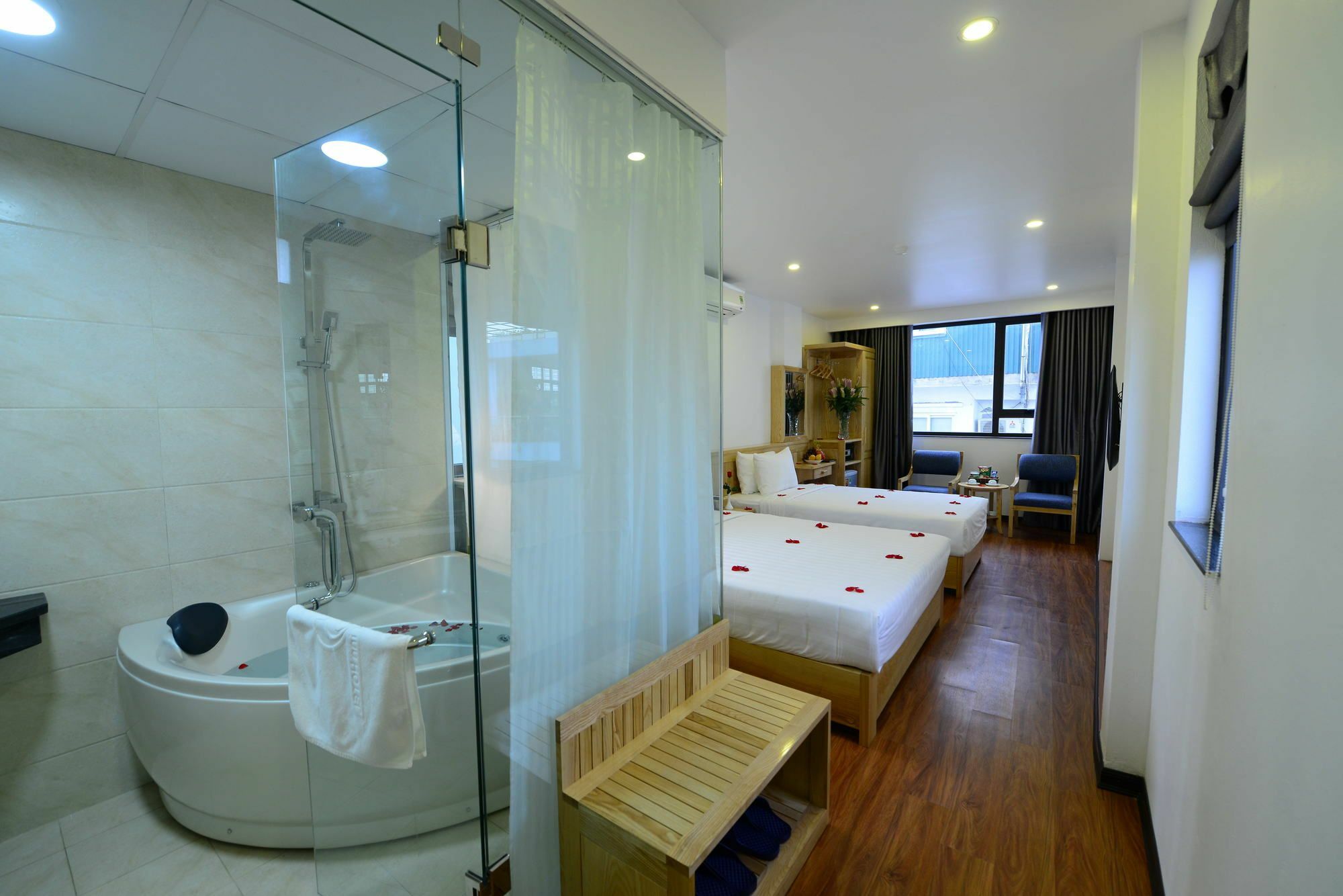 Blue Hanoi Inn Luxury Hotel Buitenkant foto