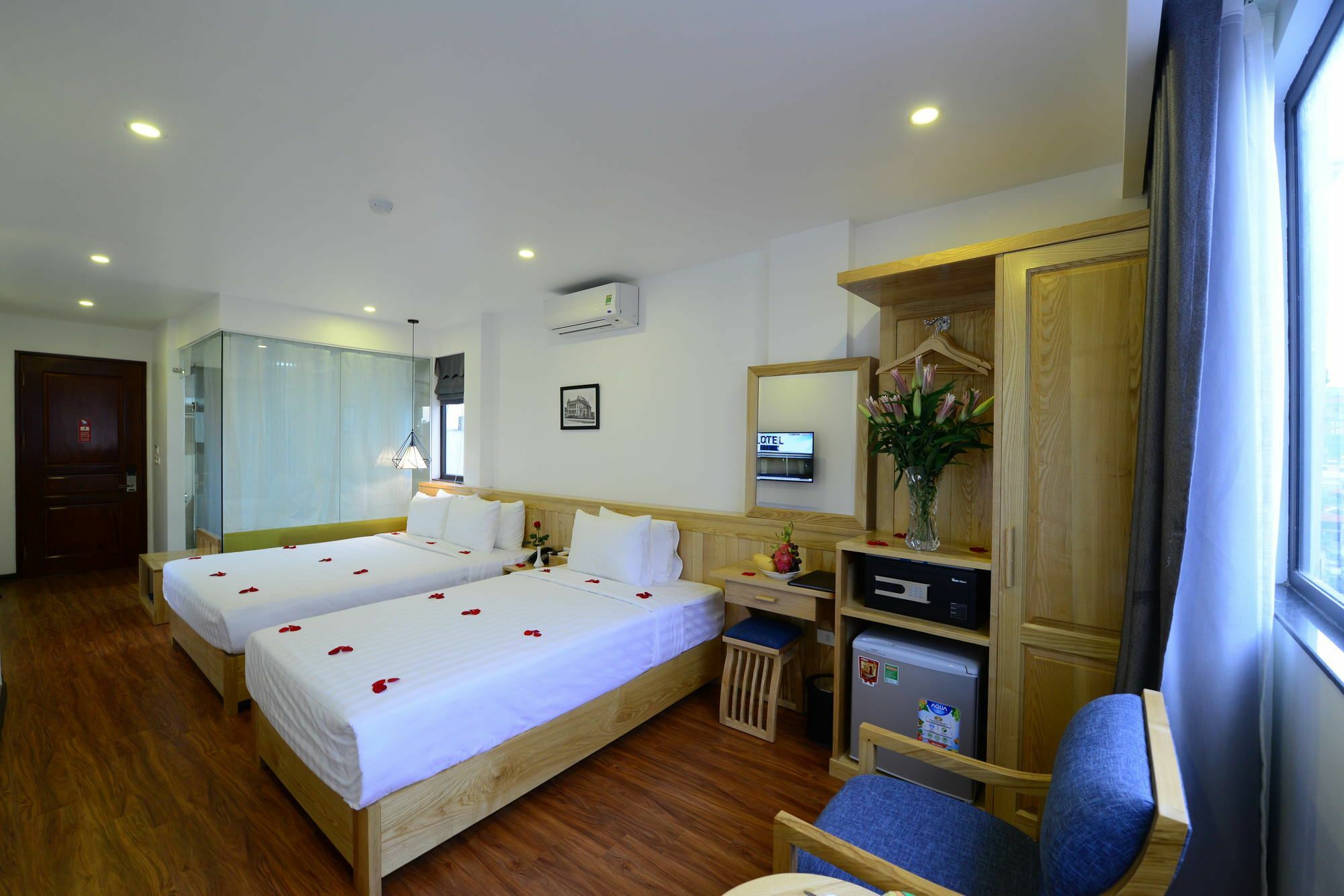Blue Hanoi Inn Luxury Hotel Buitenkant foto