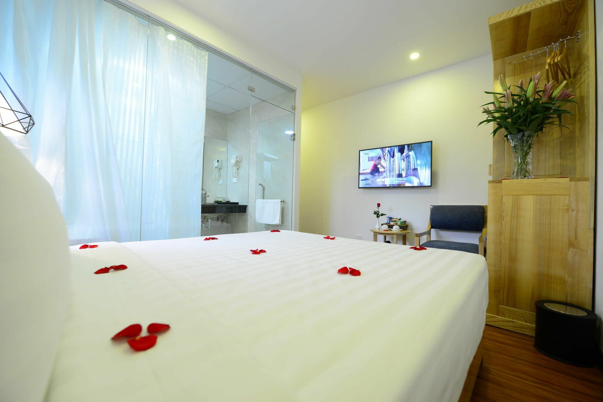 Blue Hanoi Inn Luxury Hotel Buitenkant foto
